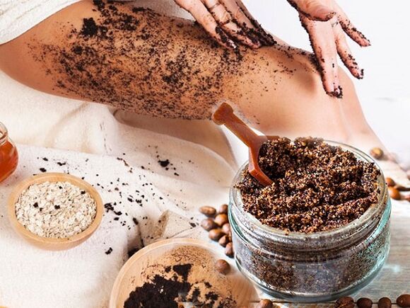 Coffee peeling that prevents cellulite and fat deposits